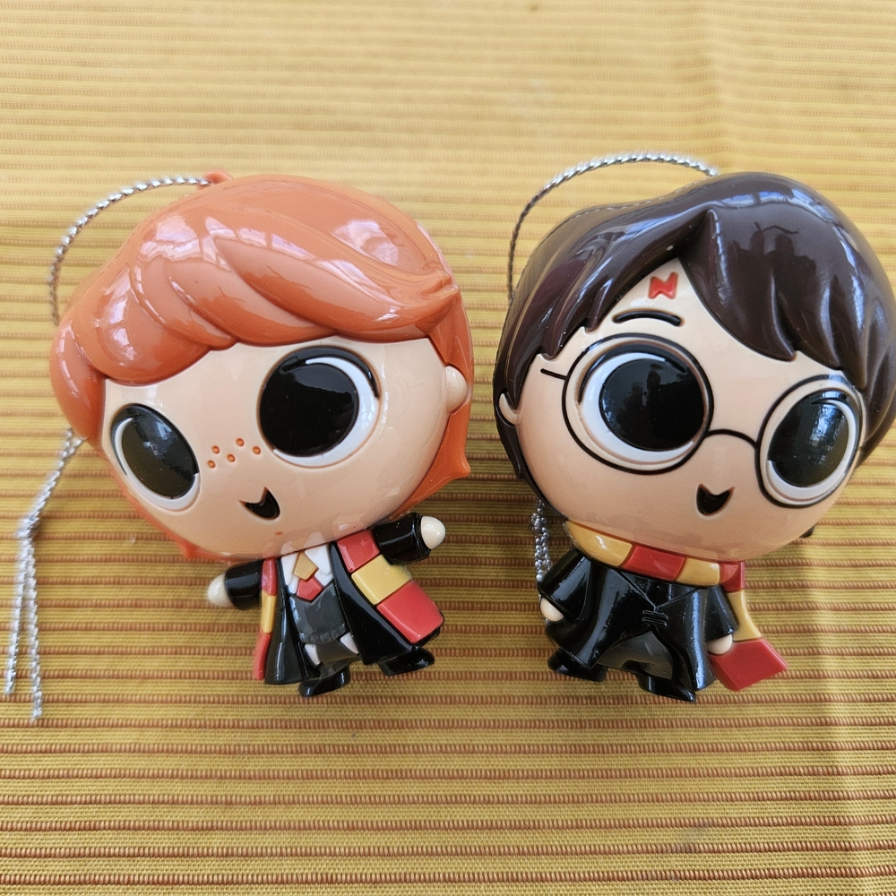 Hallmark Mystery Ornaments Harry Potter and Ron Weasley